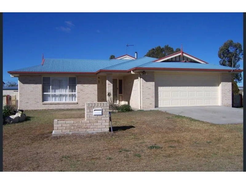 Spacious, contemporary brick home on 1760sqm of land