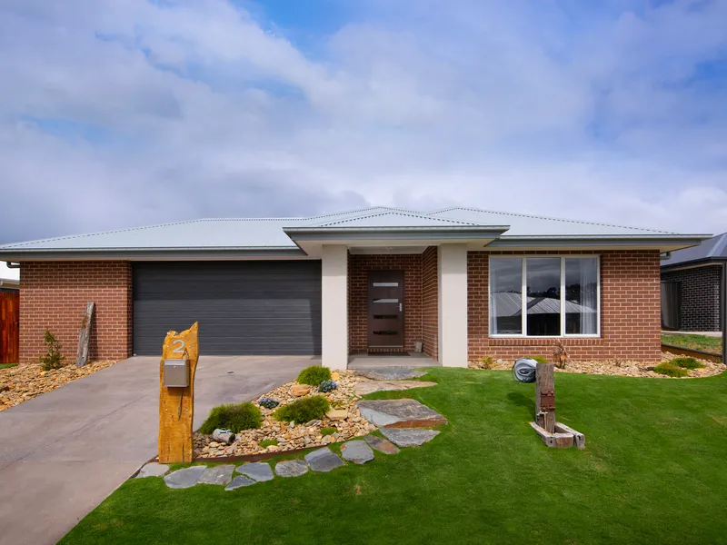 Exceptional family home with generous yard, garage, workshop and more.