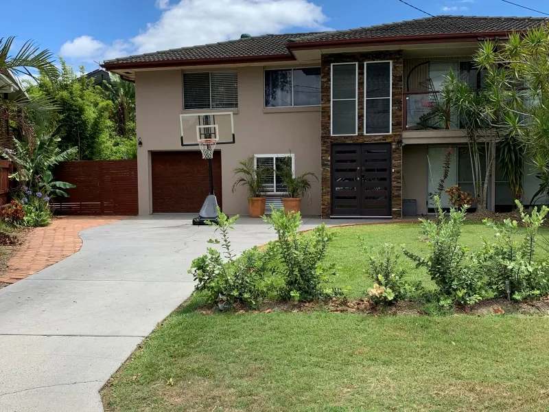 LARGE FAMILY FRIENDLY HOME- IDEAL LOCATION - INGROUND POOL - CUL-DE-SAC- WALK TO WATER FRONT - MUTLIPULE LIVING AREAS - WORK FROM HOME WITH STUDY