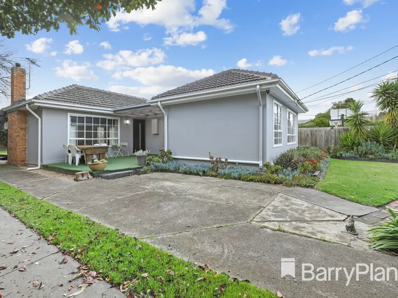 Family Lifestyle - Gardener Included!