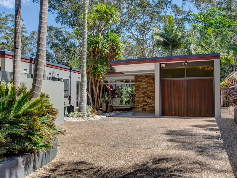 Subtropical Entertainers' Paradise in Bushland Cul-De-Sac