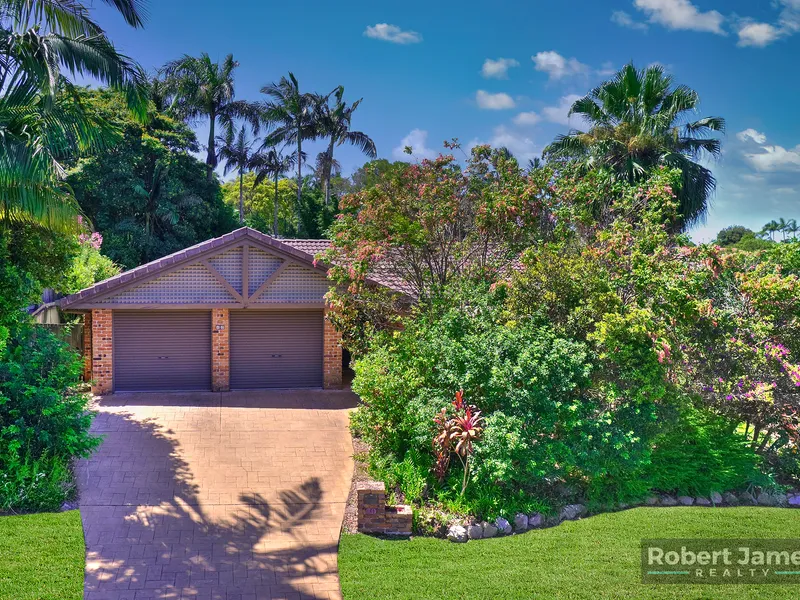 A PROPERTY WITH CHARACTER ON 737M2