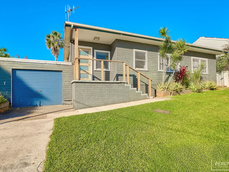Very Appealing Home with Large Yard - Walk to Beach & Town!