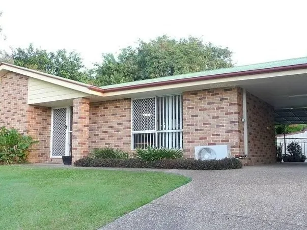3 Bedroom Family Home with Large Shed!