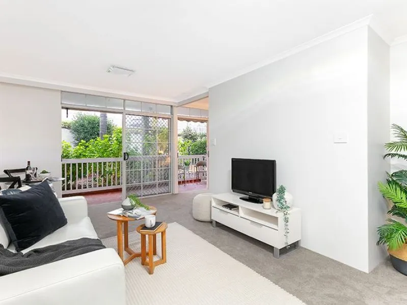 Renovated, stylish garden care apartment