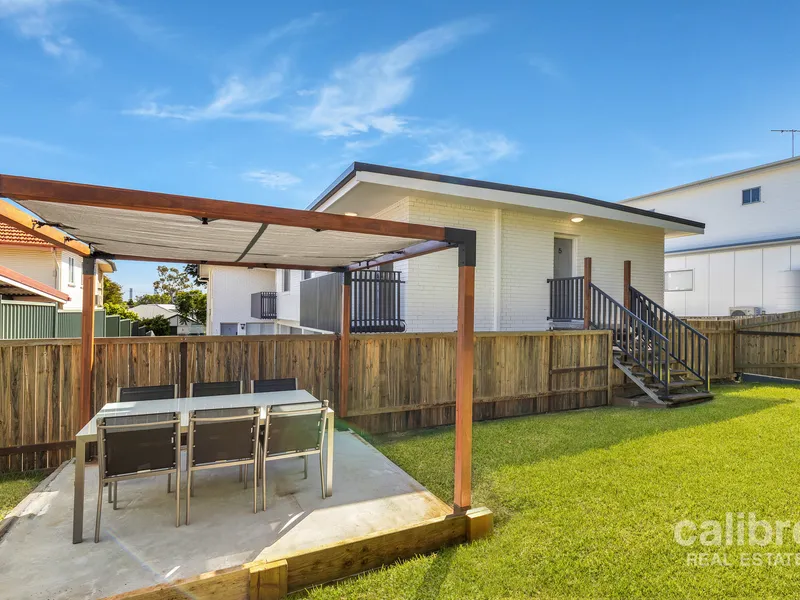 Luxe Town House Living with Large Backyard and Pavilion