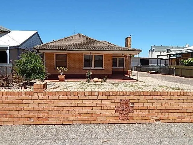 Fully Furnished Double Brick 