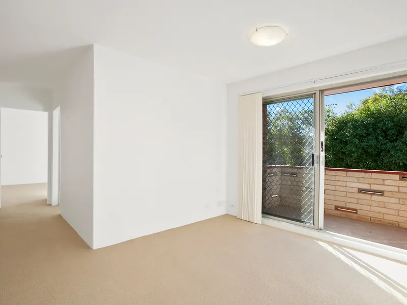 Sun-soaked, north-facing apartment 