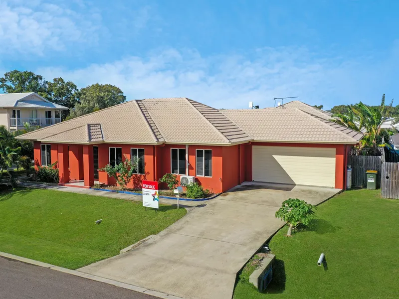 MODERN HOME - QUEENS BEACH LOCATION
