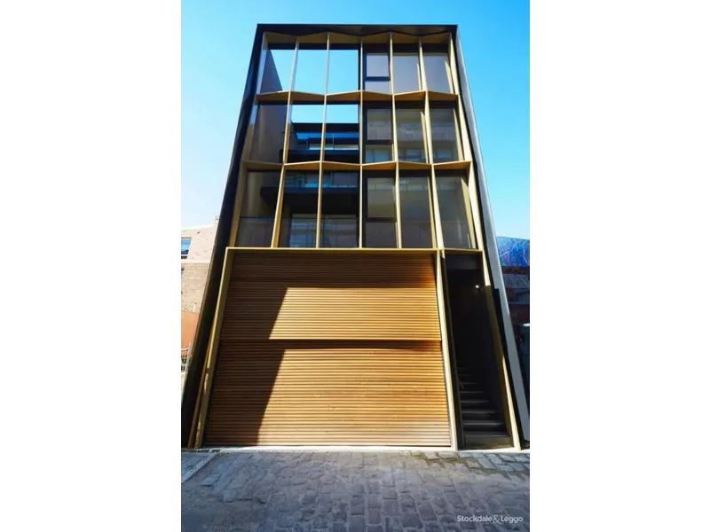 SPACIOUS APARTMENT IN PRIME LOCATION
