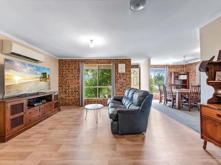 GREAT FAMILY HOME - CLOSE TO CANNONVALE SHOPS!