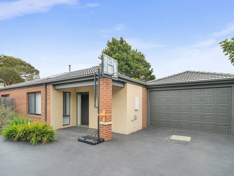 Easycare contemporary villa in central location