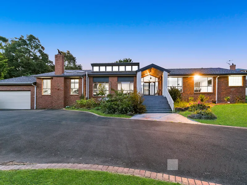 Perfect blend of luxury & tranquility in Narre Warren North!