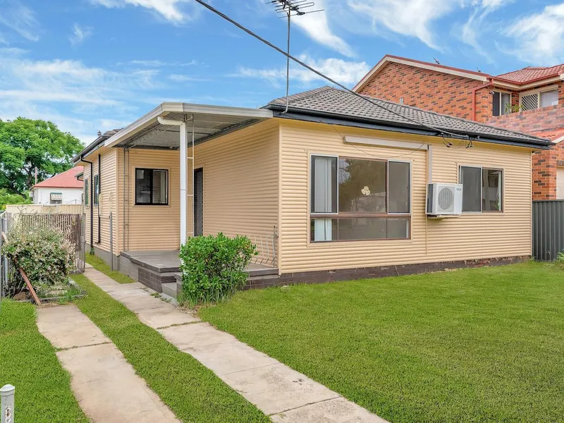 5 BEDROOM FAMILY HOME!!!