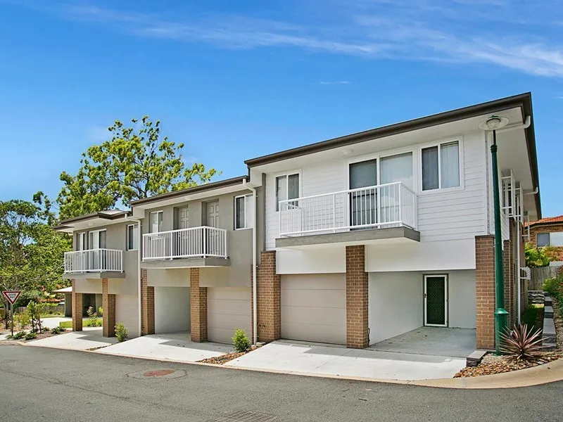 nearly new Luxury 3 bedroom UNFURNISHED townhouse