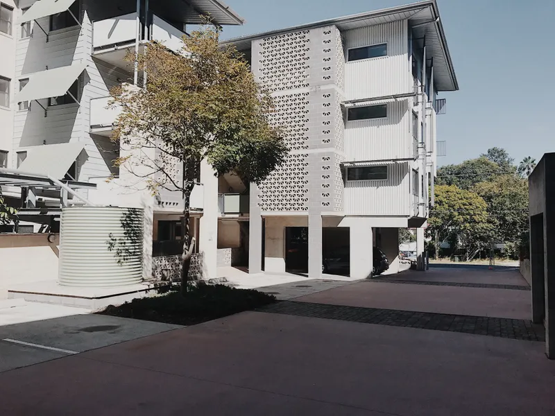 1 Bedroom apartment - 1 Minute walk from QUT Kelvin Grove - only $280
