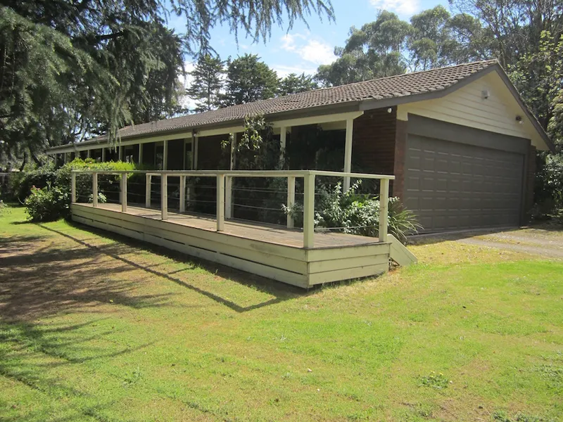 LIFE STYLE ON 3 ACRES OF LAND!!!!!!!!!!