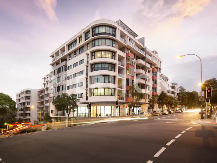BEAUTIFULLY LOCATED 1 BEDROOM APARTMENT + CAR SPACE