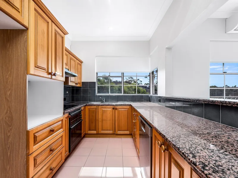 Spacious, North Facing Apartment!