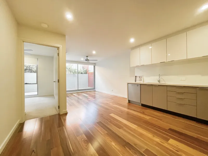 Spacious 2 Bedroom 2 Bathroom 1 Carpark Apartment walking distance to Deakin University. Ready to move in.