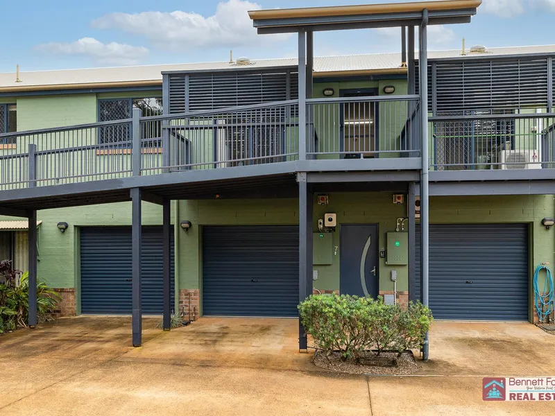 SPACIOUS SINGLE LEVEL LIVING IN A MODERN COMPLEX