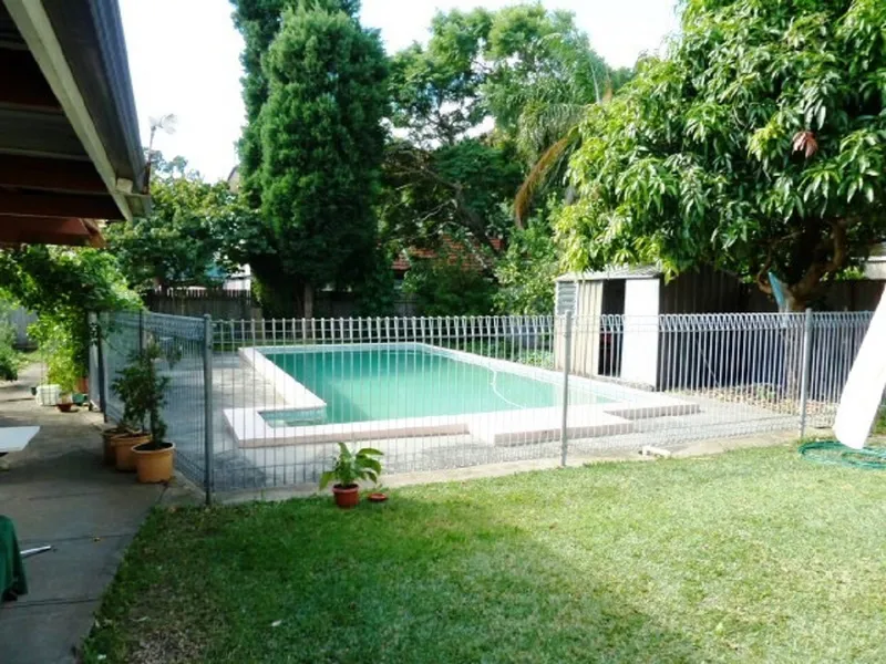 GREAT VALUE AND GREAT LOCATION ROOM IN A SHARE HOUSE