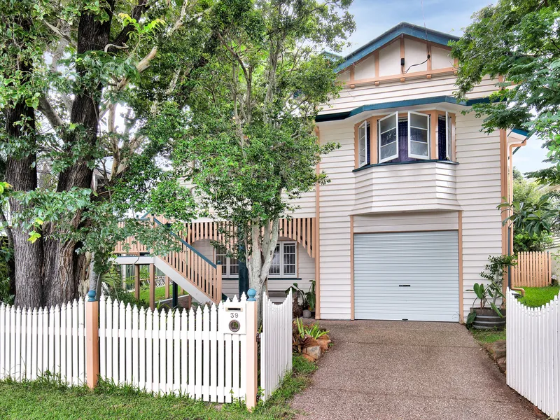 Family sized Queenslander on 607sqm 