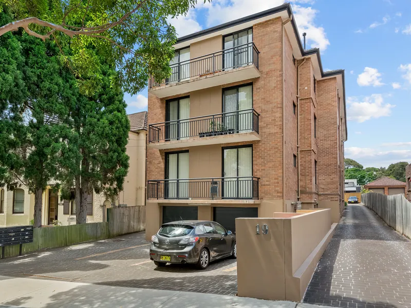 Comfortability & Convenience In The Heart Of Summer Hill
