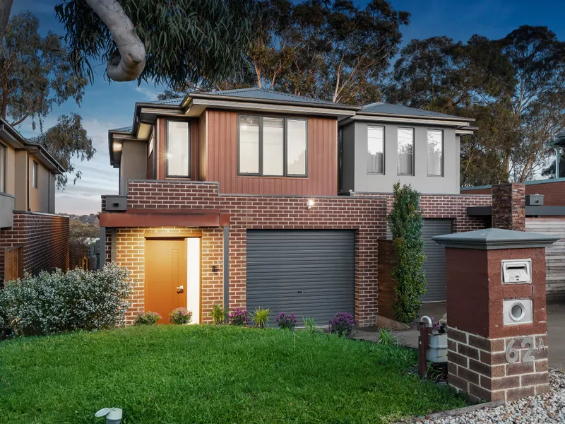 CONTEMPORARY LIVING IN A PREMIER LIFESTYLE SETTING