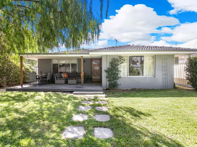 NOW UNDER OFFER....ANOTHER ONE COMING UP.....CALL JEFF. ........Under the PEPPERMINT TREE .... and behind the PICKET FENCE........