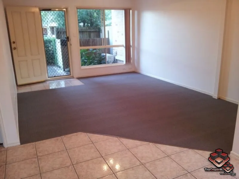 Spacious 2 Air Conditioners Home Close To Bus & School