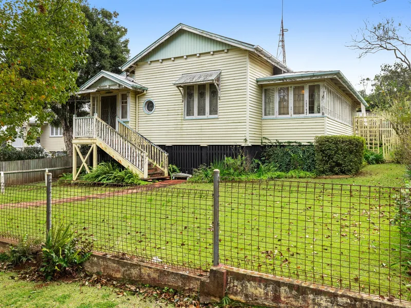 Classic Gable Queenslander represents a Retro Time Capsule of Yesteryear, with Development Potential.