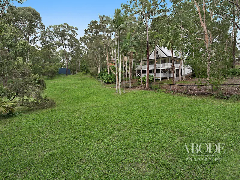 CHARACTER COTTAGE SET ON ACREAGE AND ONLY MOMENTS TO THE TOWN CENTRE 
