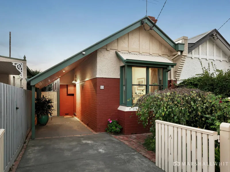 Edwardian Charm, Enviable Position