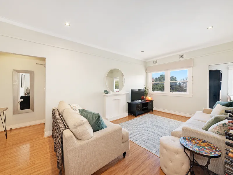 Art Deco Beauty With Sophisticated Renovations