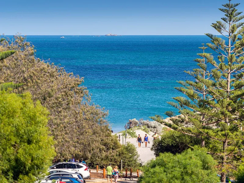 DOUBLE STOREY APARTMENT WITH OCEANS VIEWS!