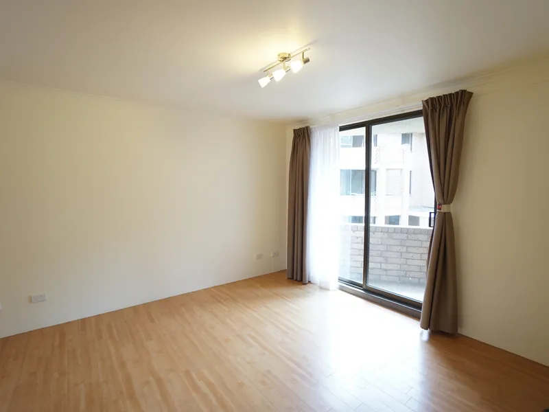 Bright and well located unit