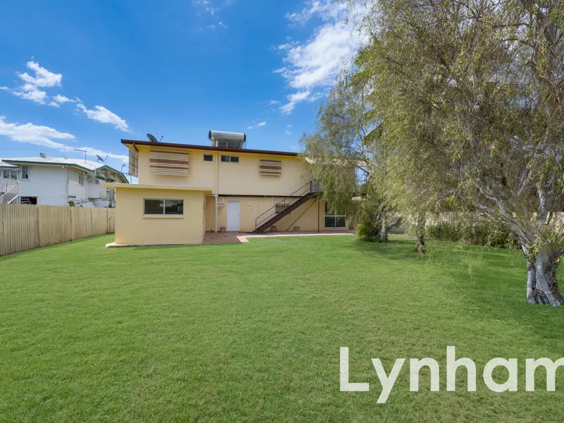 Large 4 Bedroom Home In Cluden