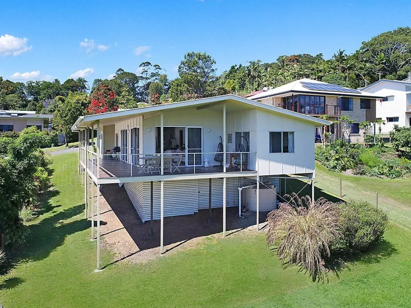 Family Home in Elevated Position, Walk to Town