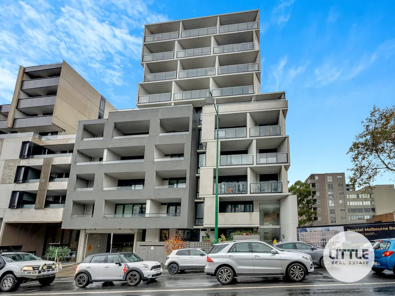 Prime 1-Bedroom Property in Box Hill: Modern Living, Ideal Location