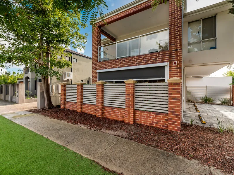 NEAR NEW COURTYARD APARTMENT