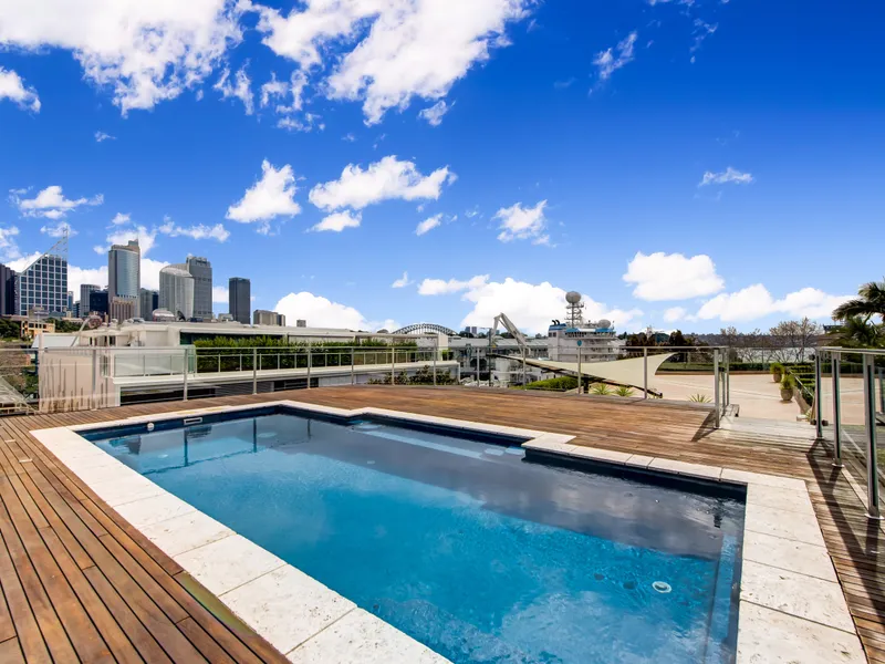 Harbourside / Cityside Living by Finger Wharf