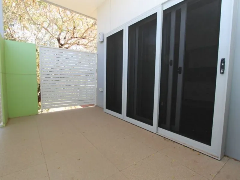 CRISP & VERY NEAT 1 BEDROOM STUNNER !!!