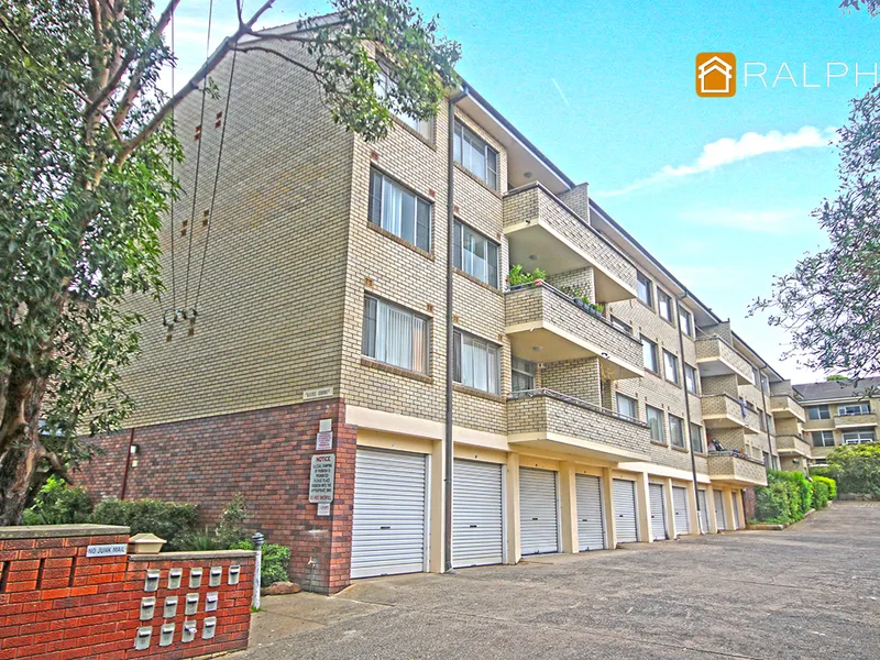 Oversized 2 bedroom unit with bonus study/storage room-104m2 in total  