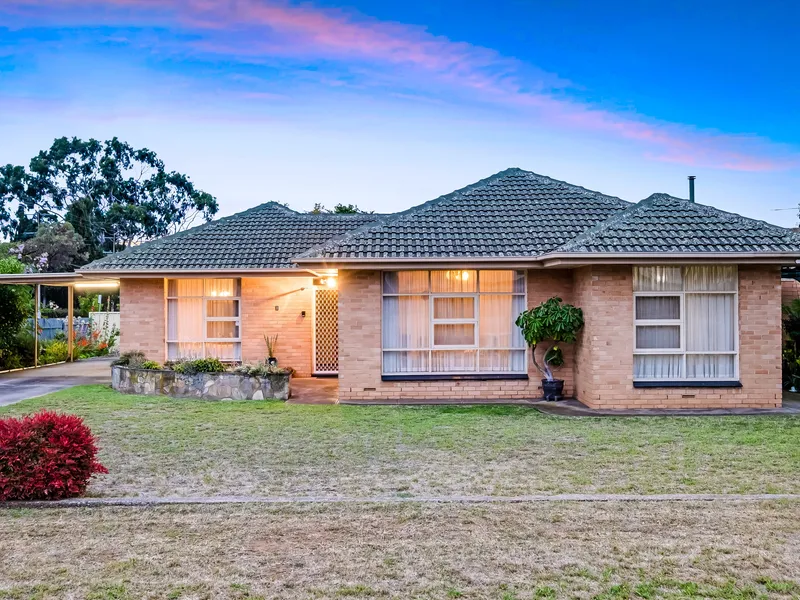 Corner block leverage, a 19.3m frontage & a triple-fronted treat for the vintage-seeker…