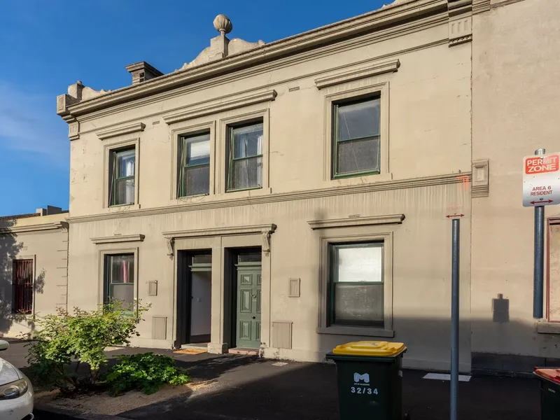 Large 7 bedroom house next to Victoria Market