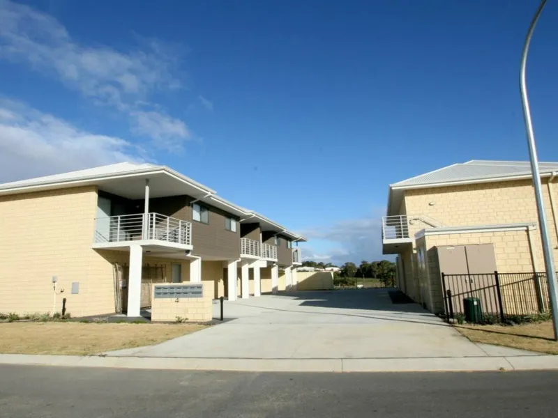 IDEAL LOCK AND LEAVE APARTMENT