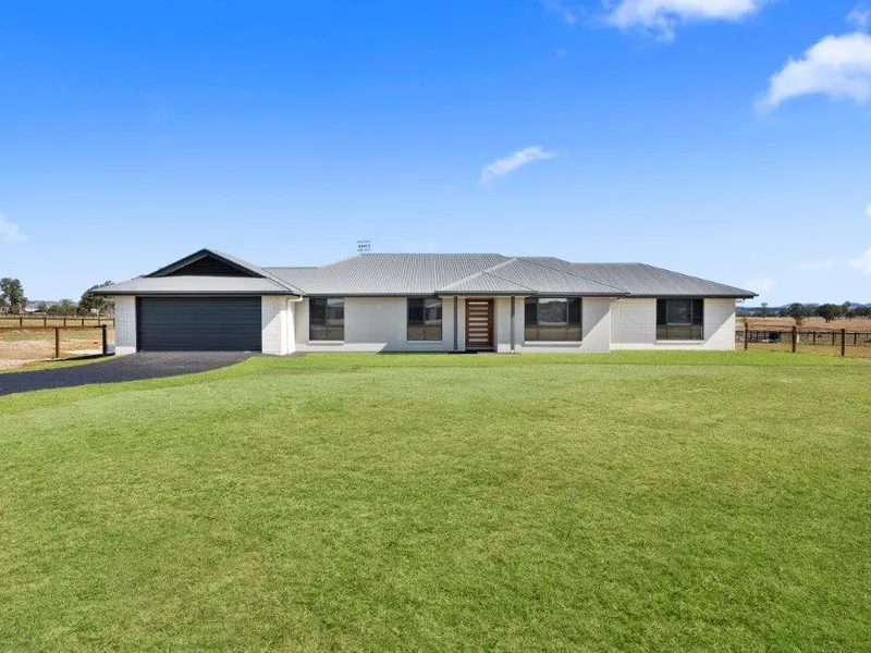 BRAND NEW ACREAGE HOME & LAND PACKAGE!!!