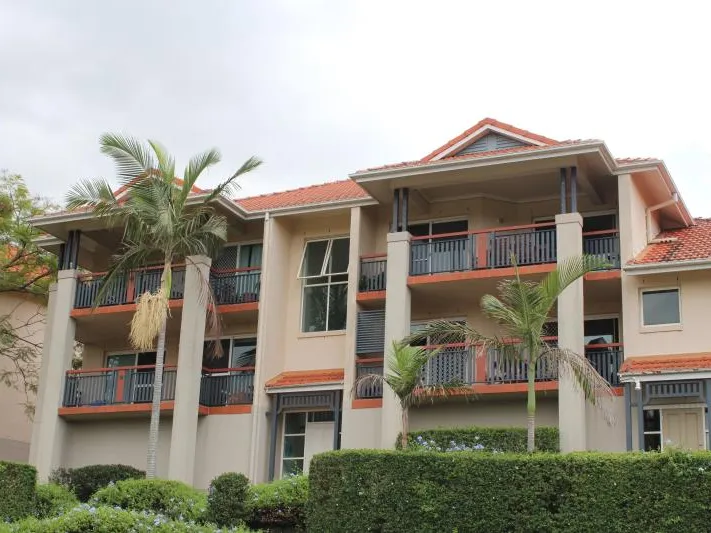 INNER CITY LIVING WITH ALL THE PERKS!