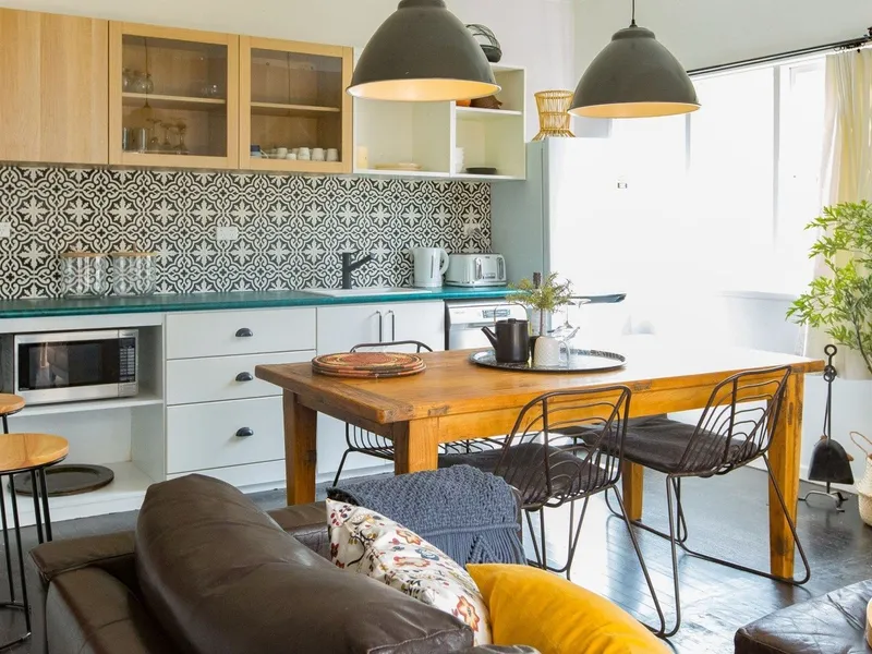 Stylish 3 bedroom cottage with partial furniture and appliances.